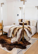 Load image into Gallery viewer, Arctic Wolf Faux Fur Luxurious Throw