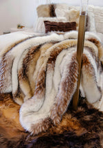 Load image into Gallery viewer, Arctic Wolf Faux Fur Luxurious Throw