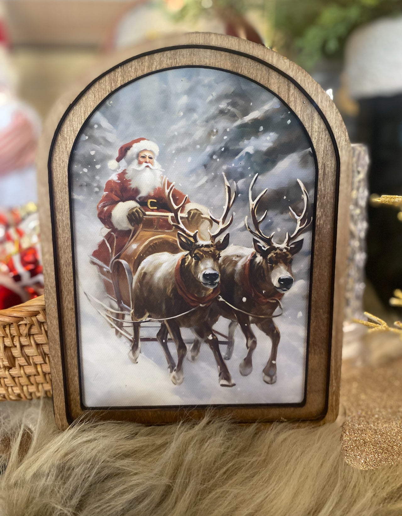 Arch Top Wooden Classic Santa Art with Snow or Round Wood Frame