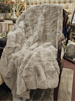 Load image into Gallery viewer, Dove Posh Faux Fur Throw 60&quot;x72&quot;
