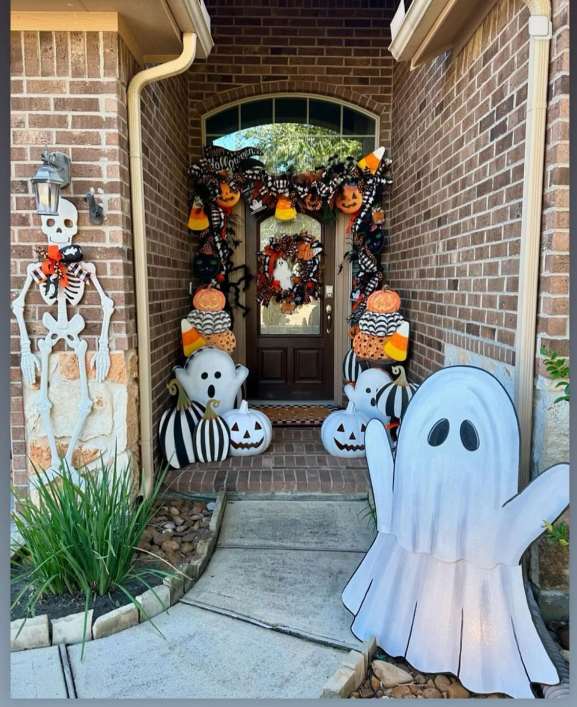 Set of 2 Metal Sparkling Ghosts with Buffalo Check Borders that Turn