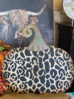 Load image into Gallery viewer, Large Metal Leopard Pumpkin with easel and stake
