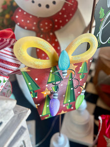 Red Vintage Bulb & Tree Package with Gold Bow Metal Outdoor or Indoor Stake with Easel