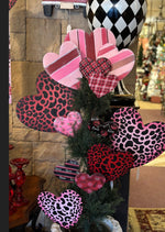 Load image into Gallery viewer, Valentine&#39;s Day: Set of 2 Pink and Black Leopard Hearts Metal with stakes
