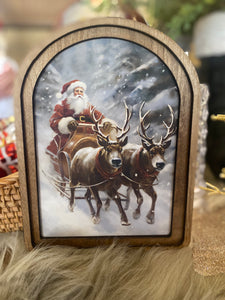 Arch Top Wooden Classic Santa Art with Snow or Round Wood Frame