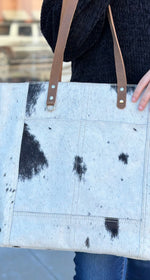 Load image into Gallery viewer, Cowhide and Leather Tote in Black and White
