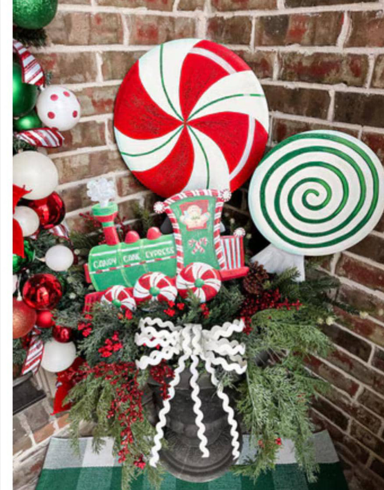 Set of 2 Red White Lollipop Green Lollipop Metal Easel/Stake