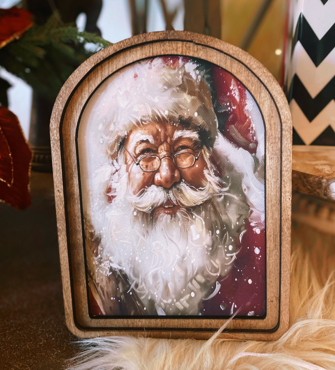 Arch Top Wooden Classic Santa Art with Snow or Round Wood Frame