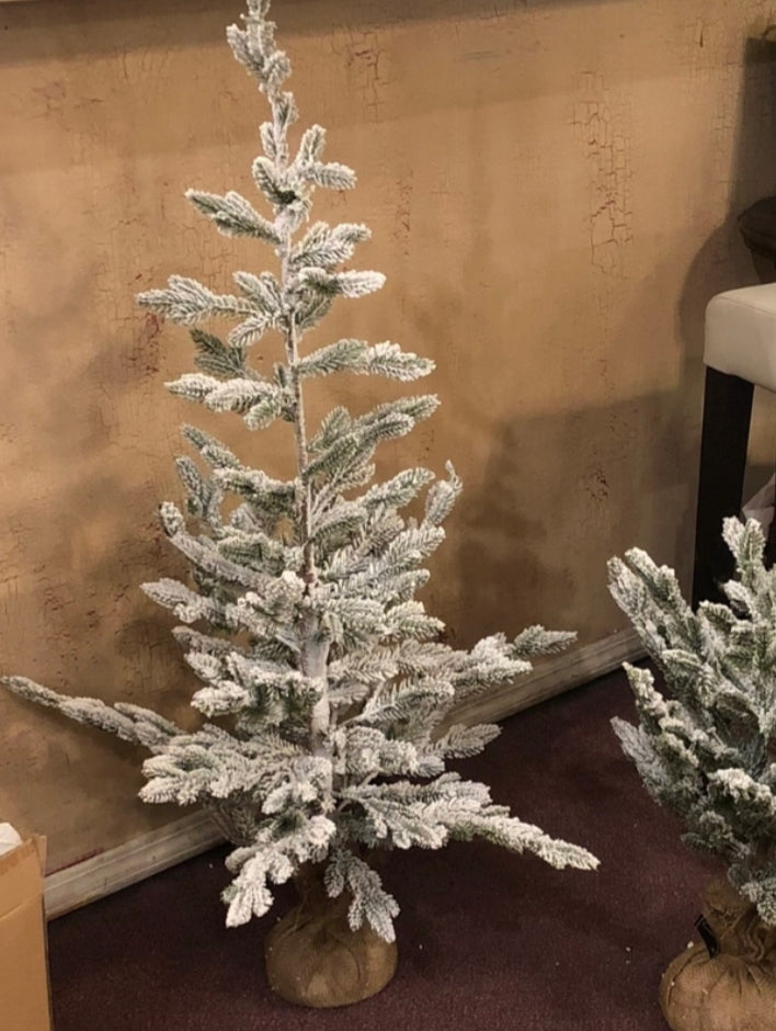 Light Flocked Pine Tree in Burlap Base