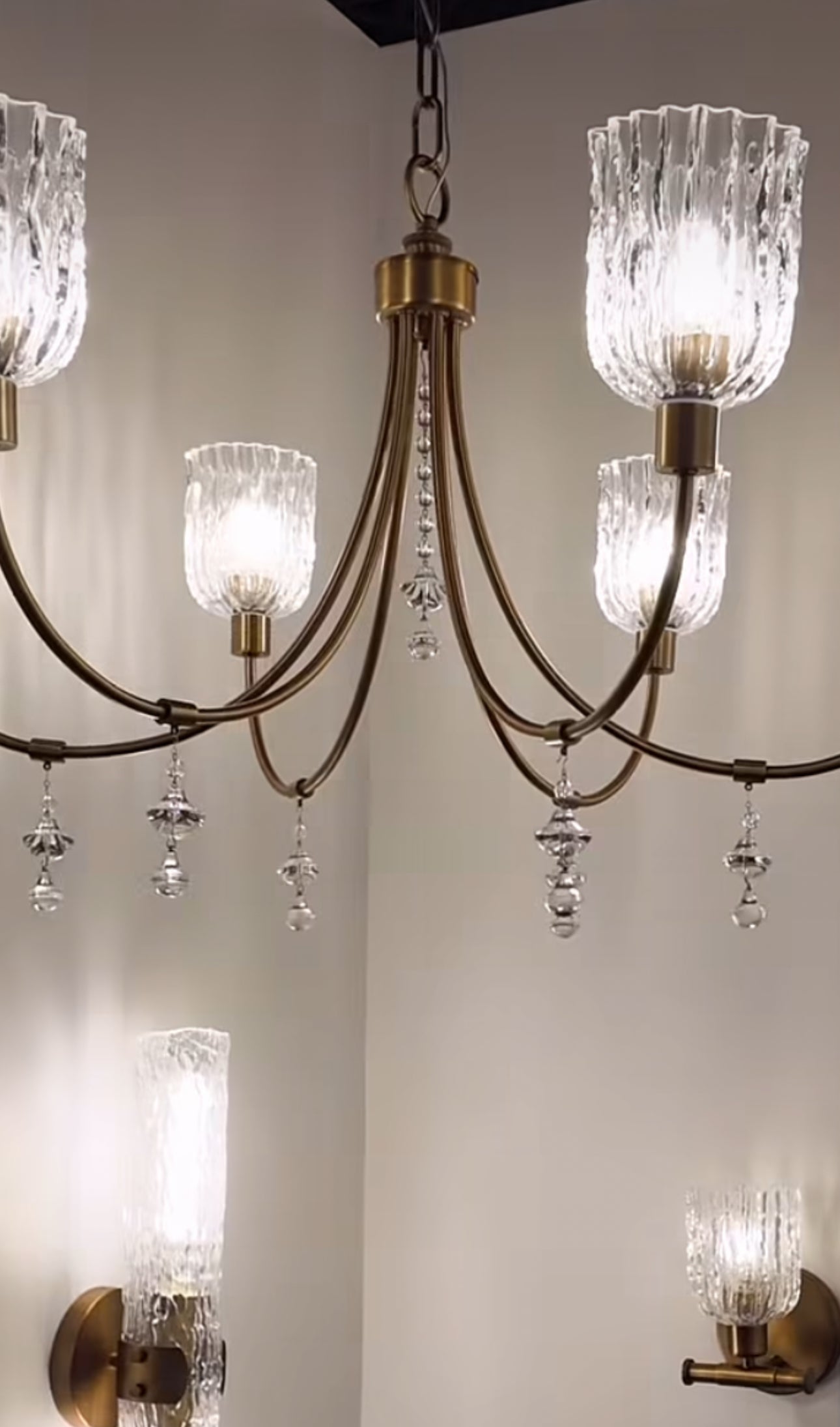MERIAM 8-Light Chandelier - Brushed Brass Quorum