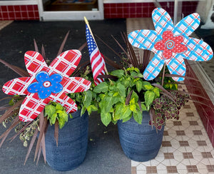 Americana: Set of 2 Red, White, and Blue Plaid Flower Metal Stake Sign
