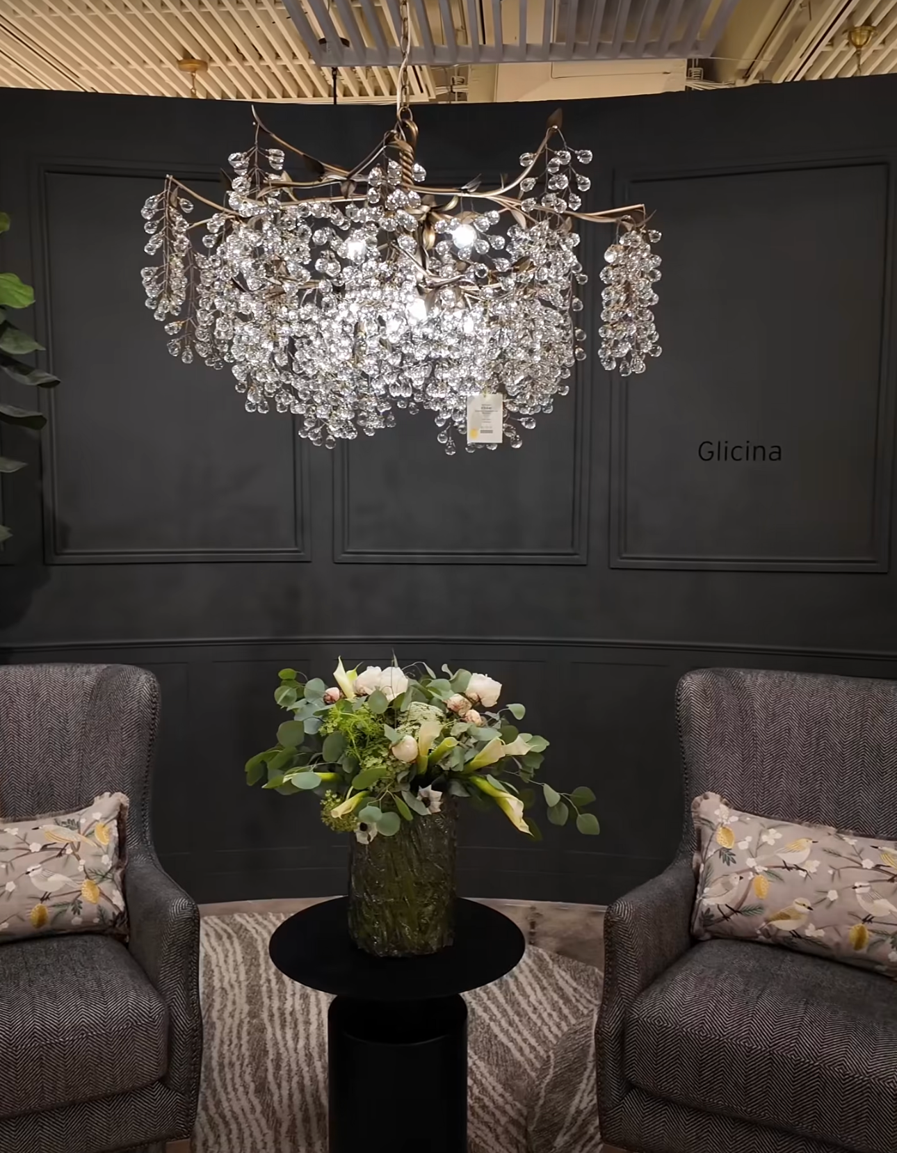 Glicina 8-Light Chandelier in Natural Brass by Quorum International