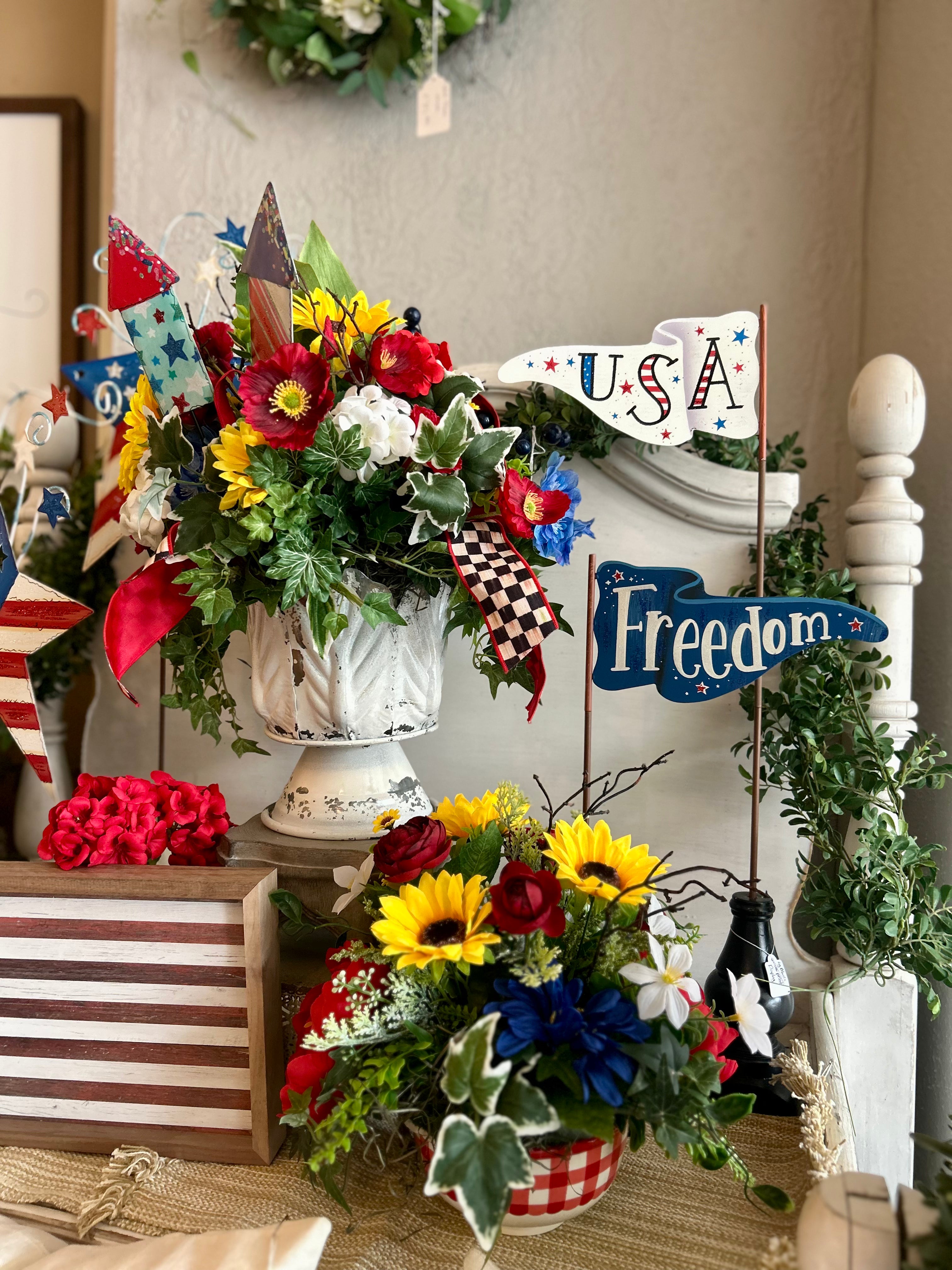 Americana: Freedom & USA Pennant Metal Flag Stakes