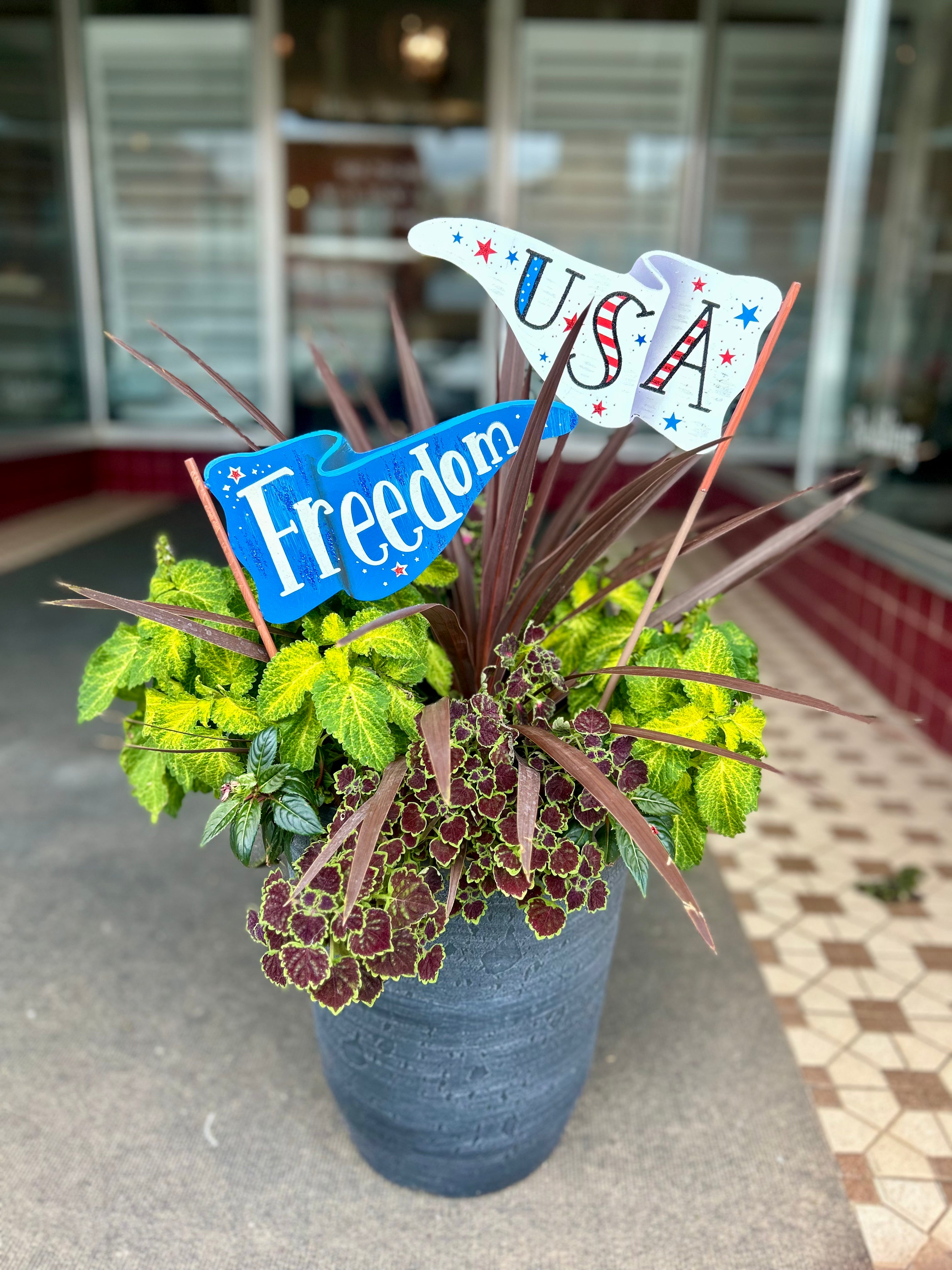 Americana: Freedom & USA Pennant Metal Flag Stakes