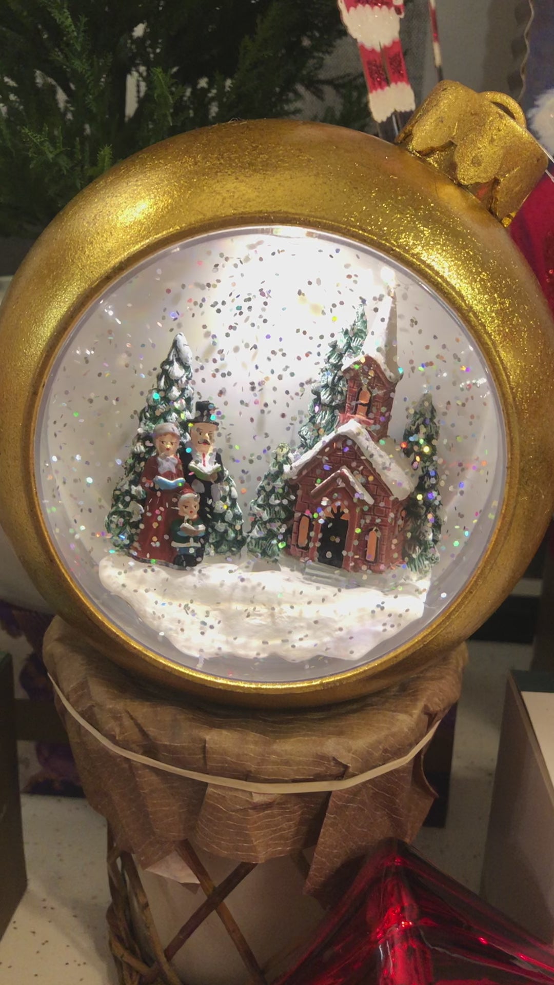 Musical 🎵Gold Ornament Snow Globe with Carolers