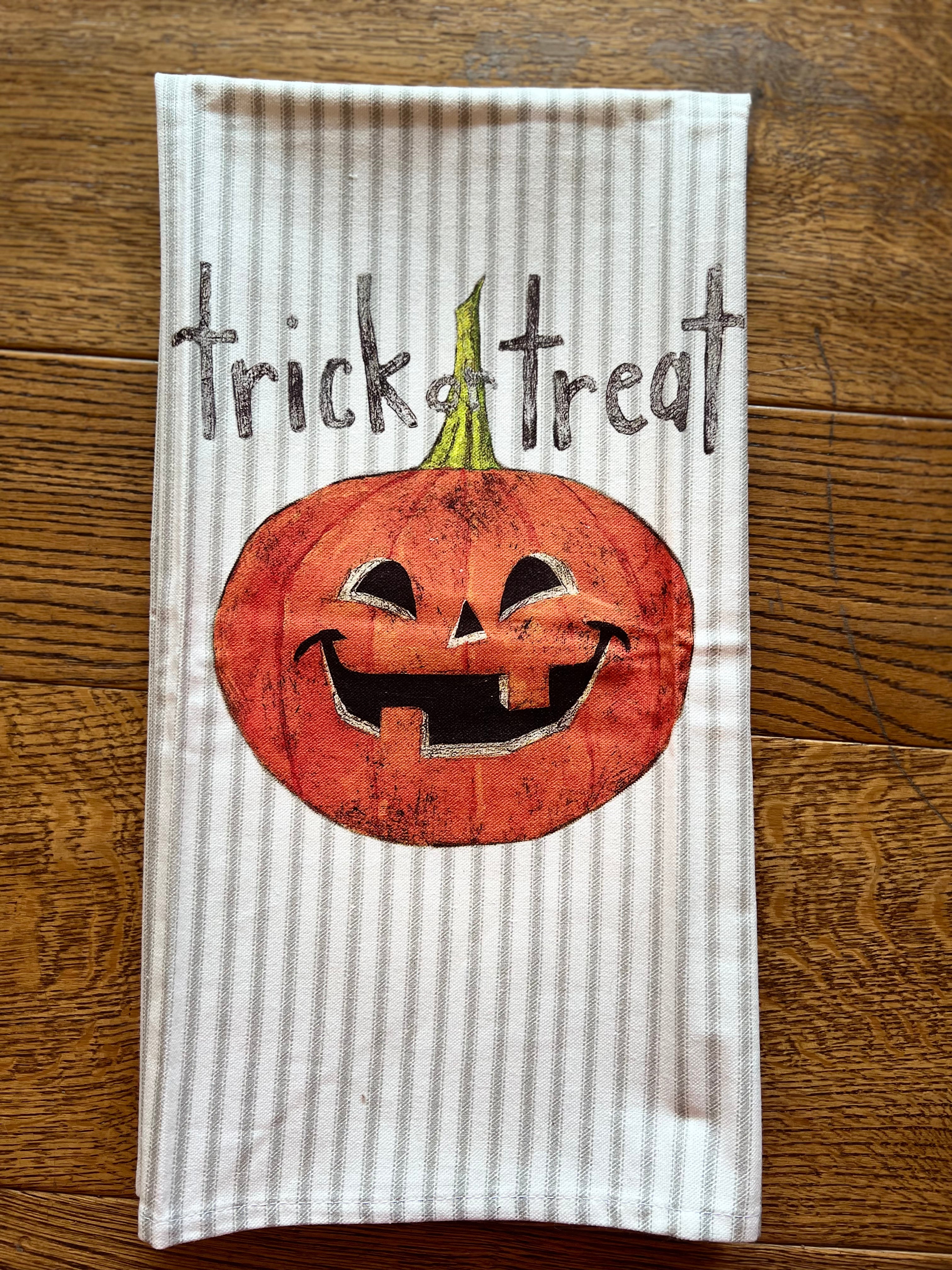 "Trick or Treat" Jack O' Lantern Hand Towel