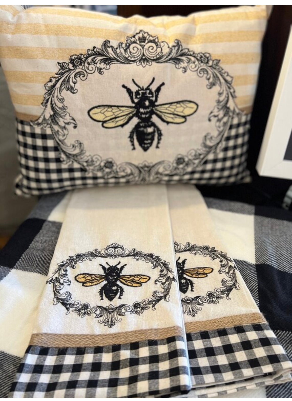 BEE Black & White Check Hand Towel