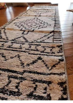 Load image into Gallery viewer, Aztec Area Runner Rug 2’-3” x 7’-6”
