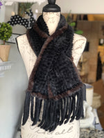 Load image into Gallery viewer, Black Knit Faux Fur Scarf With Fringe
