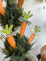 Load image into Gallery viewer, Patterned Ribbon Set of 3 Metal Carrot Stakes
