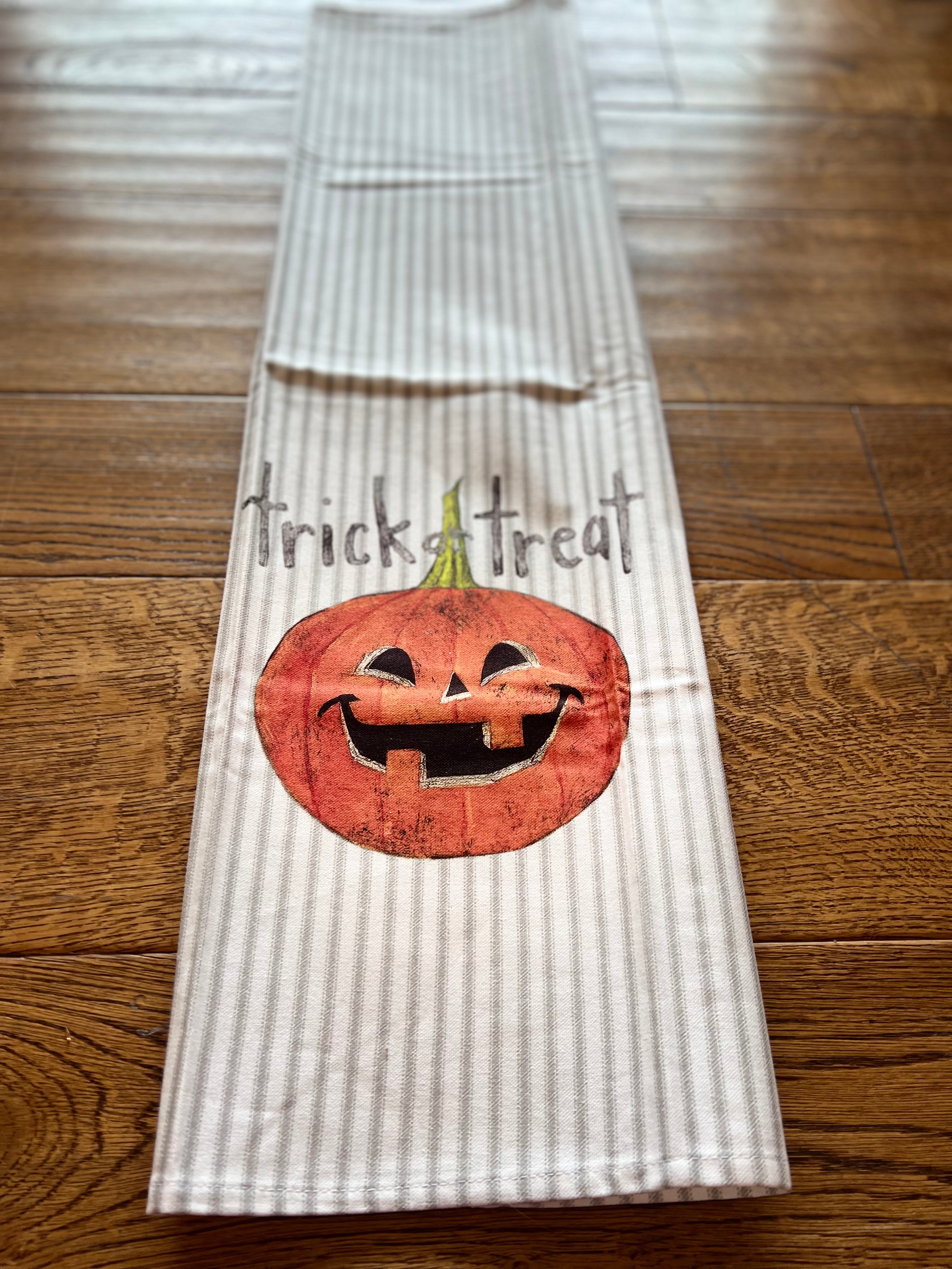 "Trick or Treat" Jack O' Lantern Hand Towel