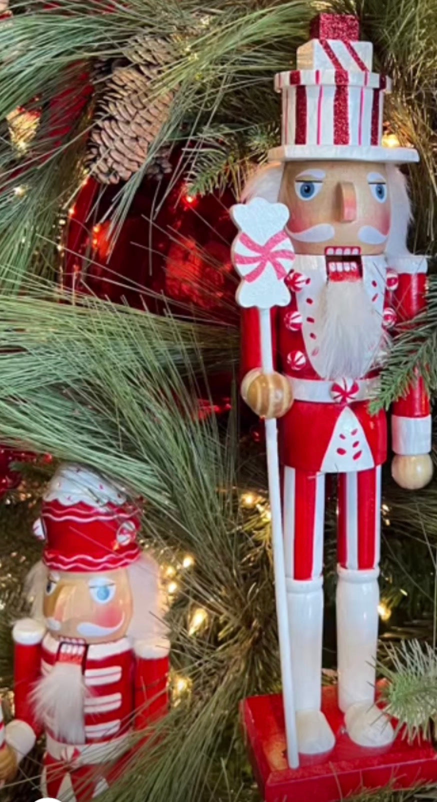 Set of 2 Nutcrackers Red & White